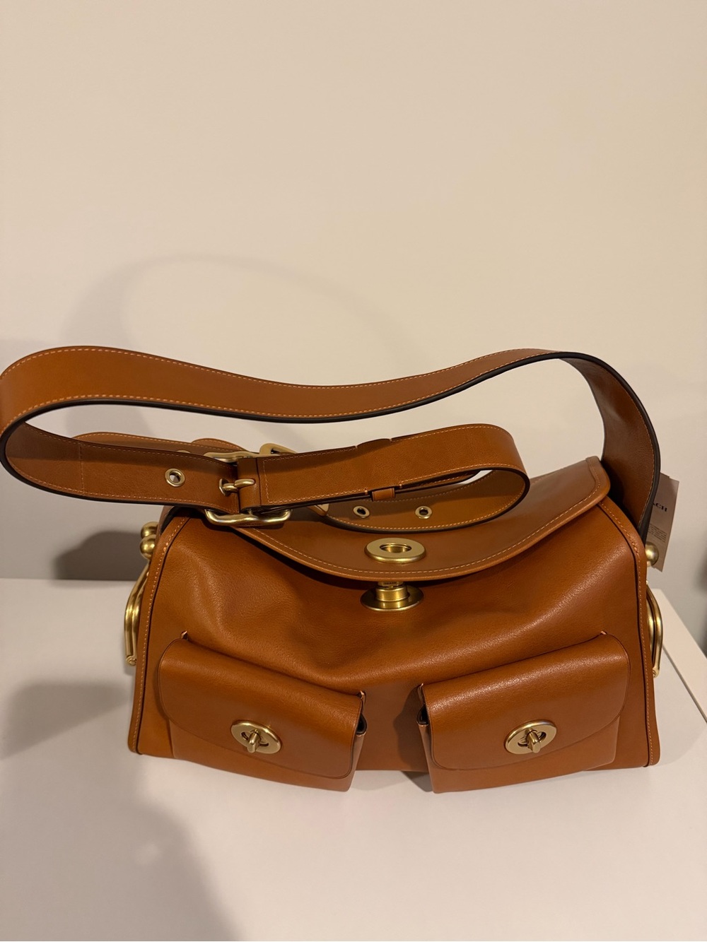 Coach brand new haversack size large Tan Leather Shoulder Bag with Front Pockets - Picture 2 of 12